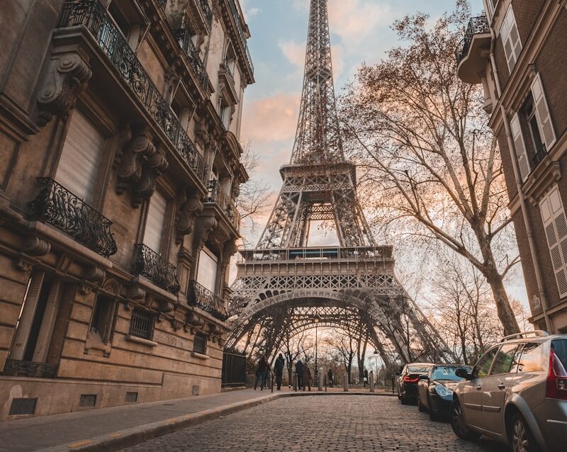 Eiffel Tower under blue sky during daytime